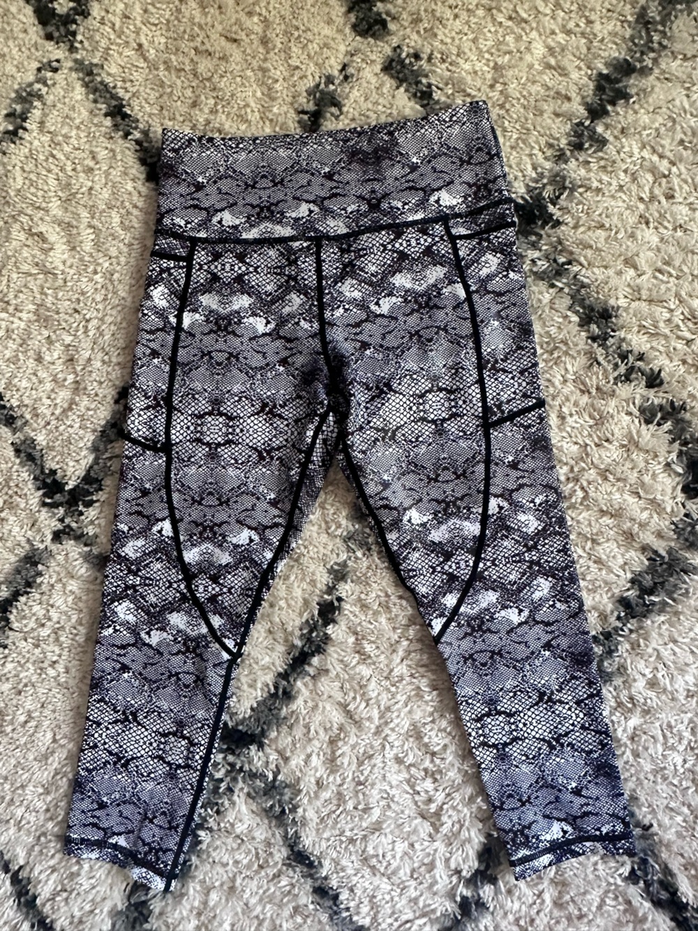 Zyia Active Black and White High Rise 20 inch Capri’s